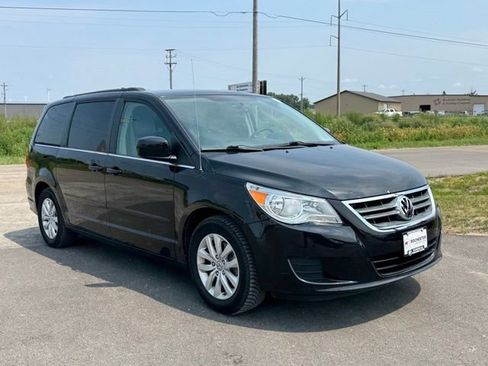 Used 2013 Volkswagen Routan SE FWD image 31