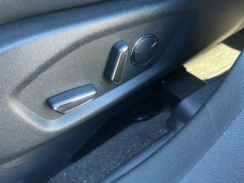 Used 2018 Ford Explorer Limited image 11