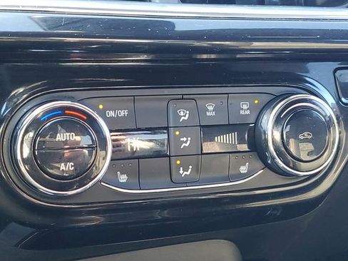 Used 2024 Chevrolet Trax RS w/ Sunroof Package image 14