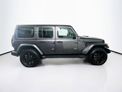 Used 2025 Jeep Wrangler Sahara image 10