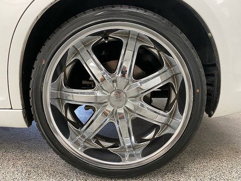 Used 2013 Chrysler 300 image 23