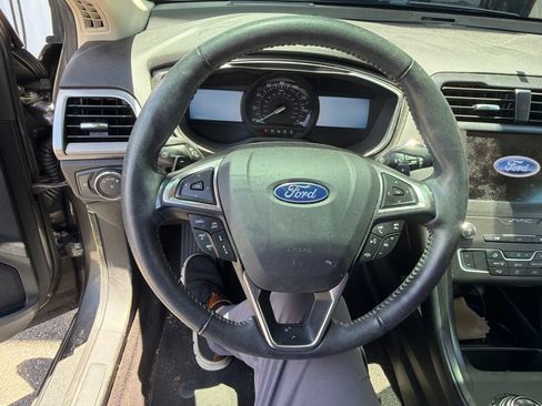 Used 2019 Ford Fusion SE w/ Equipment Group 151A FWD image 17