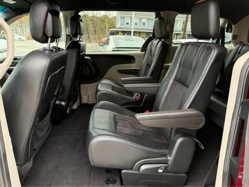 Used 2017 Dodge Grand Caravan SXT image 22