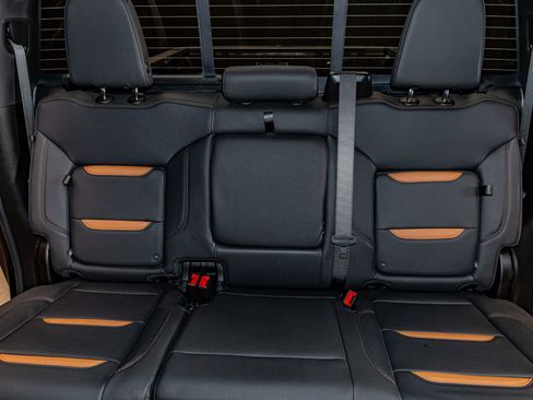 Used 2025 GMC Sierra 2500 AT4 w/ AT4 Premium Plus Package image 24