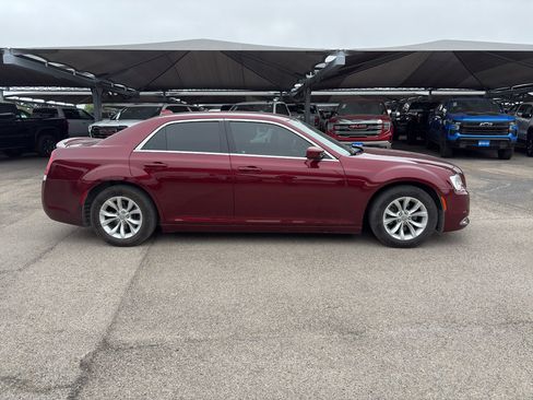 Used 2016 Chrysler 300 Limited RWD image 4