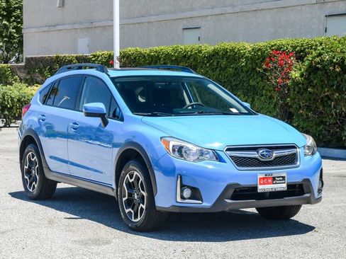 Used 2017 Subaru Crosstrek 2.0i Premium w/ Moonroof Package AWD/4WD image 3