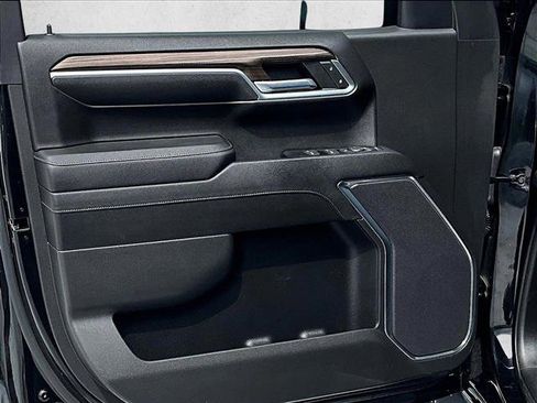 Used 2023 Chevrolet Silverado 1500 LT RWD image 18