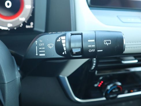 Used 2025 Nissan Rogue SL image 17