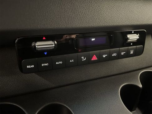 Used 2024 Mercedes-Benz Sprinter 2500 image 28