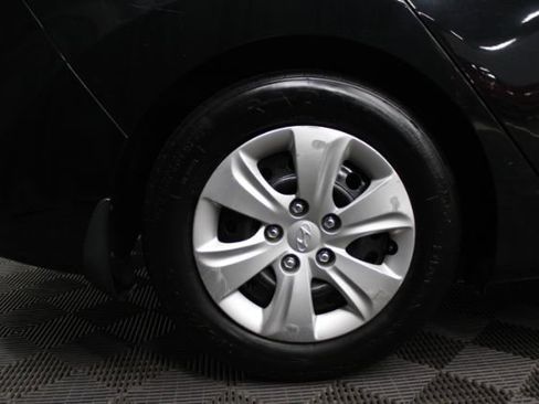 Used 2016 Hyundai Elantra SE image 5