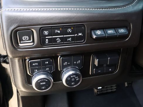 Used 2023 GMC Yukon XL Denali Ultimate image 27