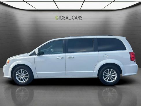 Used 2019 Dodge Grand Caravan SXT FWD image 2