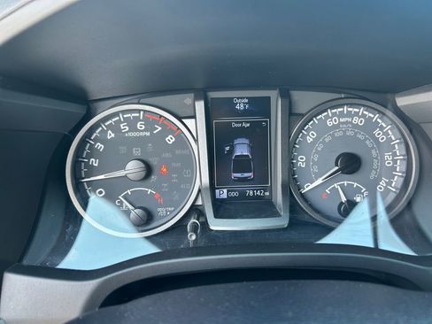 Used 2022 Toyota Tacoma TRD Off-Road AWD/4WD image 14