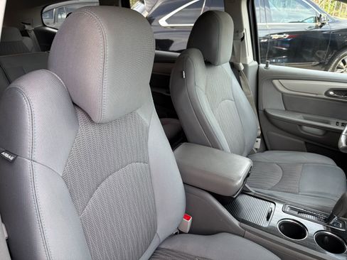 Used 2017 Chevrolet Traverse LT image 28