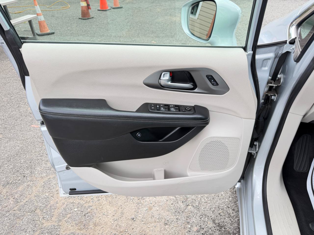 Used 2022 Chrysler Pacifica Touring-L FWD image 15