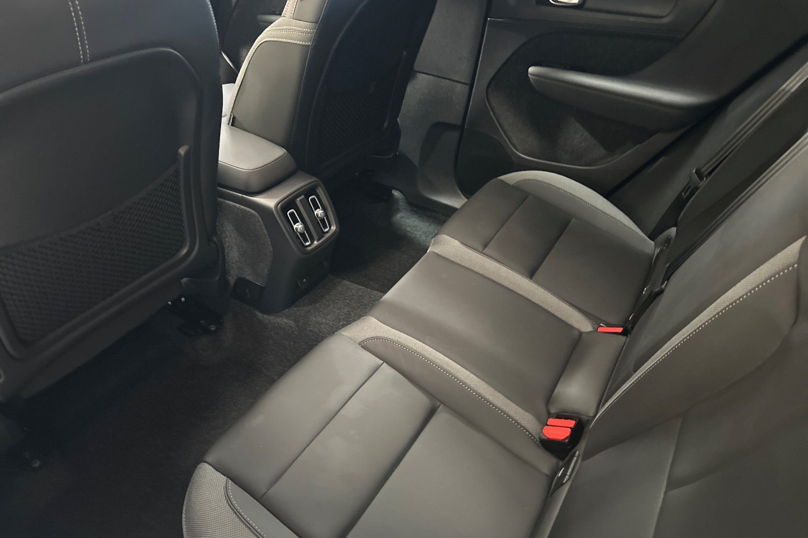 Certified 2023 Volvo C40 P8 Recharge Plus w/ Protection Package Premier AWD/4WD image 5