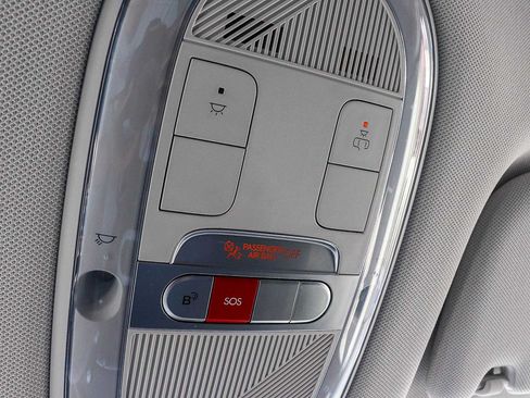 Used 2024 Hyundai Ioniq 5 SE RWD image 33