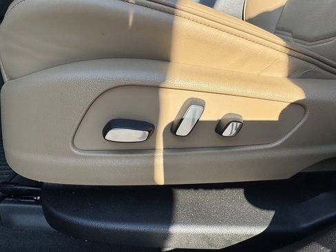 Used 2025 Cadillac XT6 Sport w/ Platinum Package image 17