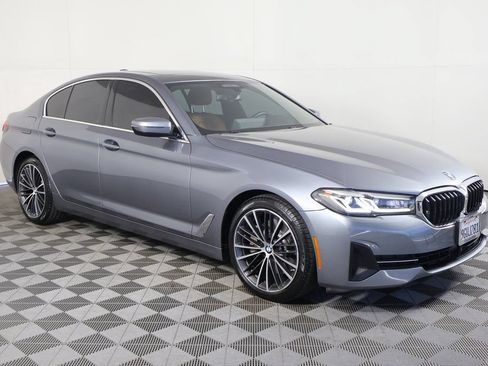 Used 2022 BMW 530i w/ Premium Package RWD image 3