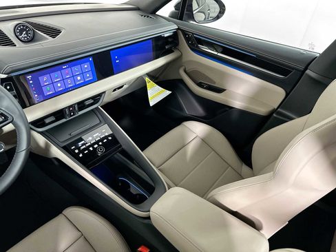 Certified 2025 Porsche Macan Electric RWD image 24