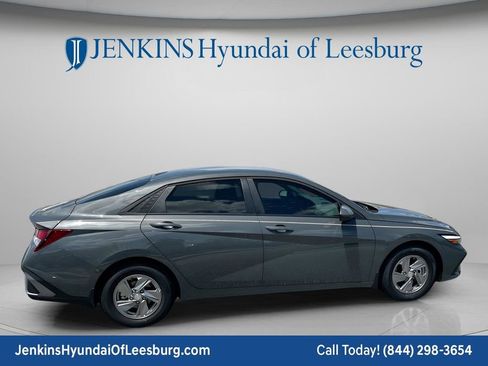 New 2026 Hyundai Elantra SE FWD image 4