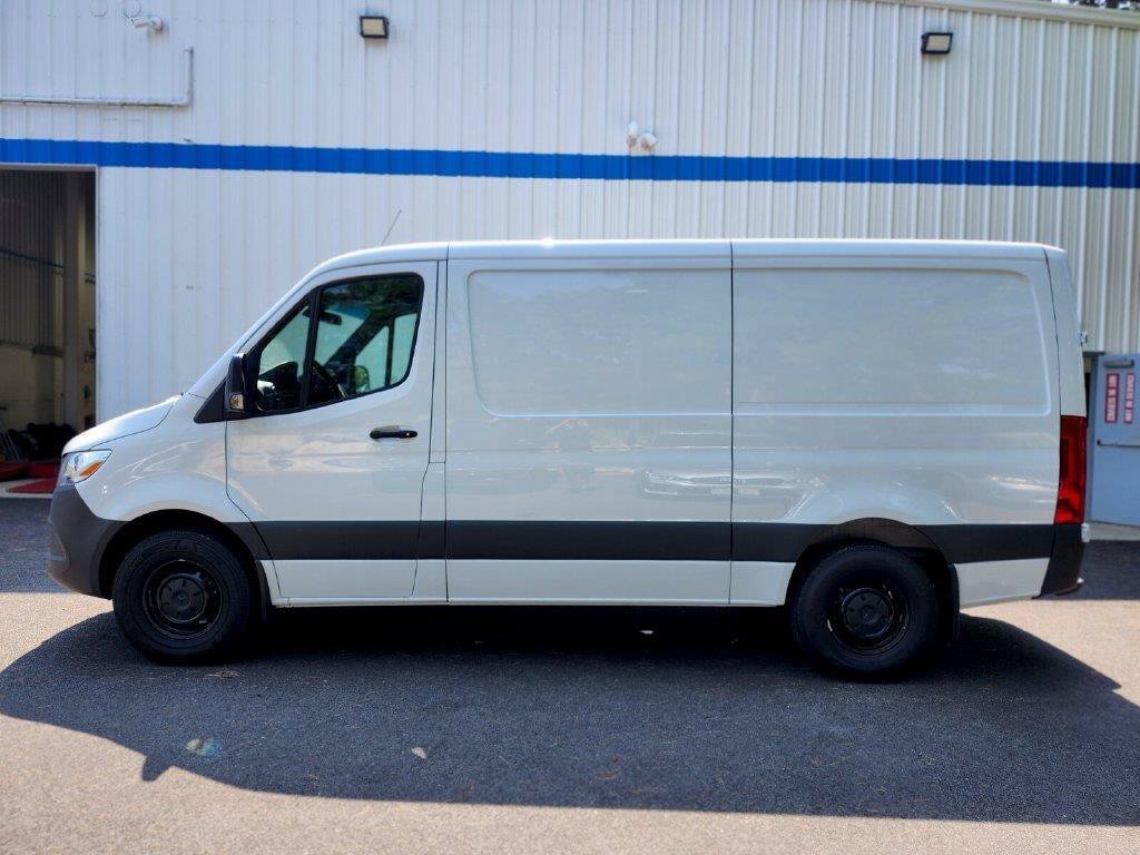 Used 2025 Mercedes-Benz Sprinter 2500 image 2