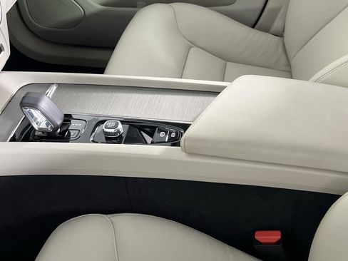 Used 2023 Volvo XC60 B5 Plus w/ Climate Package image 23