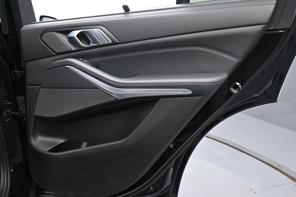 Used 2022 BMW X5 M50i w/ Executive Package AWD/4WD image 25
