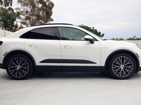 Certified 2024 Porsche Macan 4 Electric image 8