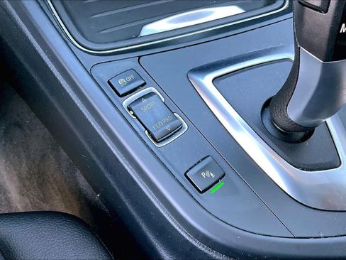 Used 2014 BMW 320i Sedan image 34