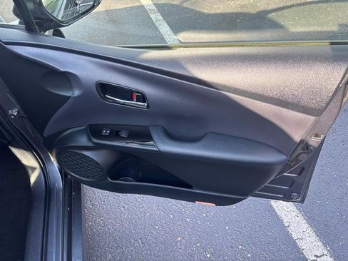 Used 2020 Toyota Prius LE AWD/4WD image 31