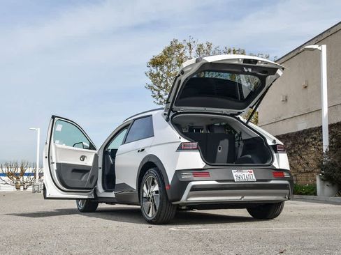 Used 2025 Hyundai Ioniq 5 SEL image 24