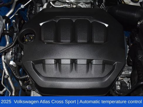 Used 2025 Volkswagen Atlas Cross Sport SE FWD image 7