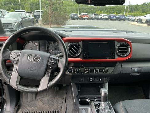 Used 2019 Toyota Tacoma TRD Sport AWD/4WD image 11