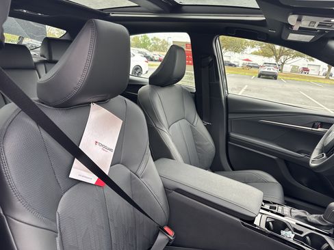 New 2025 Toyota Camry Hybrid image 34