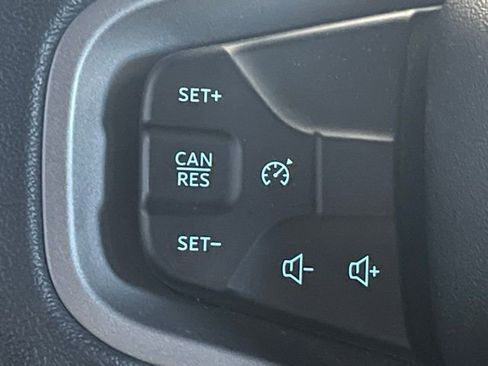 Used 2023 Ford Bronco Black Diamond image 9