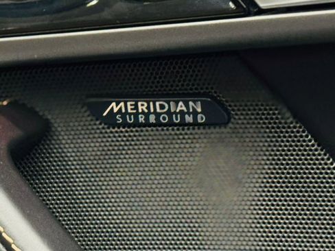 Used 2016 Jaguar F-TYPE R image 39