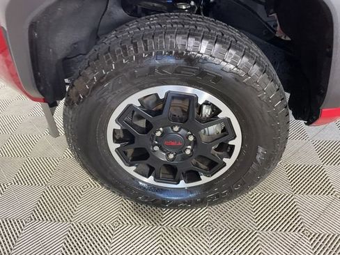 Used 2025 Toyota Tacoma TRD Off-Road image 5