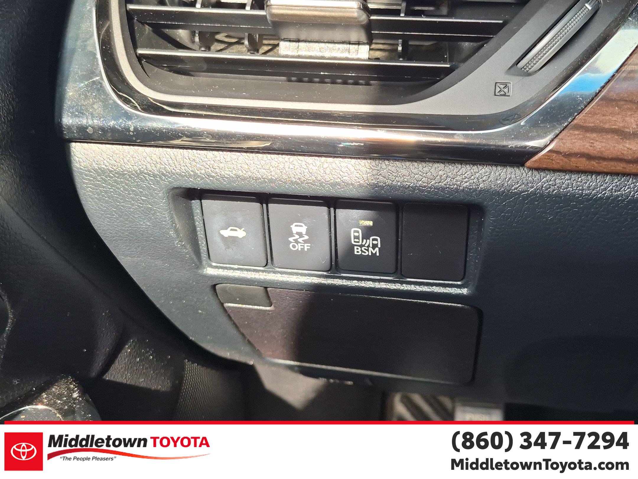 Used 2015 Toyota Avalon XLE Touring FWD image 18