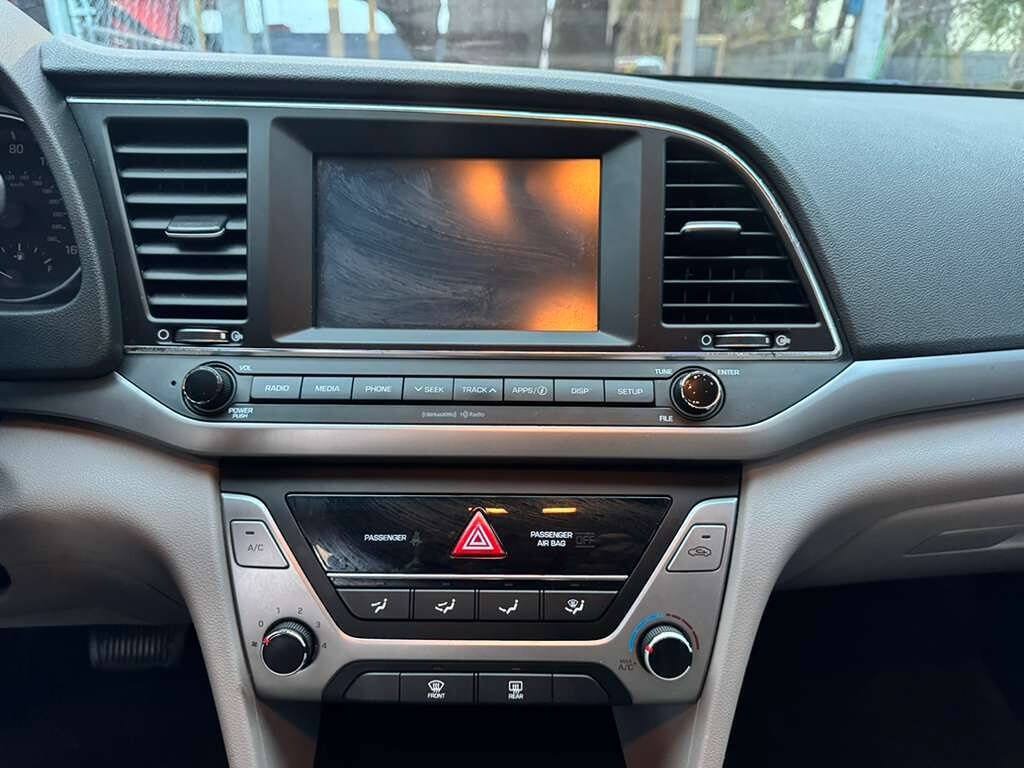 Used 2017 Hyundai Elantra SE FWD image 6