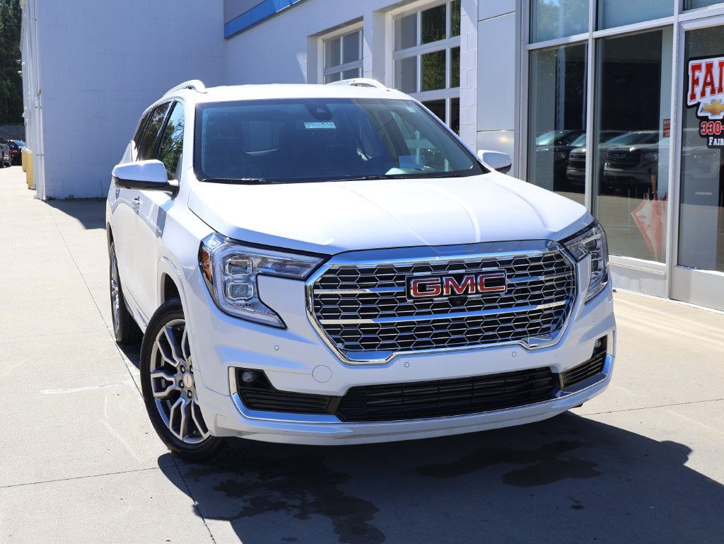 Used 2024 GMC Terrain Denali w/ Denali Premium Package AWD/4WD image 38
