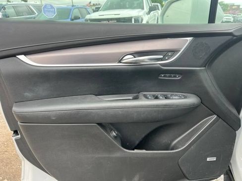 Used 2017 Cadillac XT5 Luxury w/ LPO, Wheel Lock Package AWD/4WD image 18