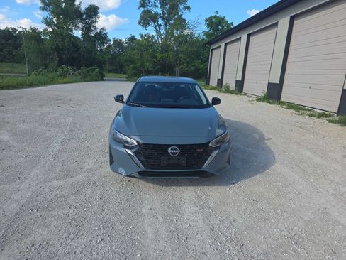 Used 2025 Nissan Sentra SR FWD image 3