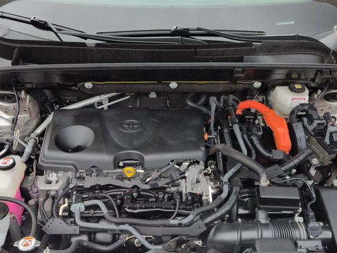 Used 2022 Toyota Venza LE image 15