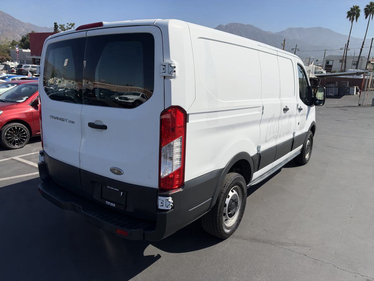Used 2015 Ford Transit 250 130 Low Roof RWD image 5