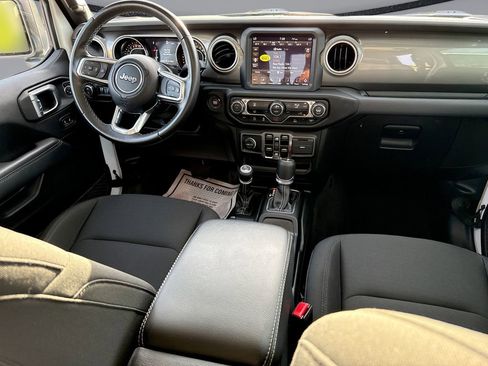 Used 2022 Jeep Gladiator Overland w/ LED Lighting Group AWD/4WD image 19