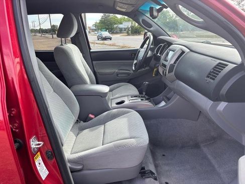 Used 2011 Toyota Tacoma PreRunner w/ SR5 Pkg #2 RWD image 17