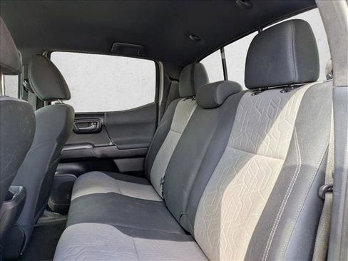 Used 2022 Toyota Tacoma TRD Sport image 15