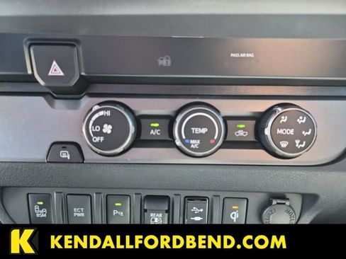 Used 2019 Toyota Tacoma TRD Sport w/ Technology Package RWD image 17
