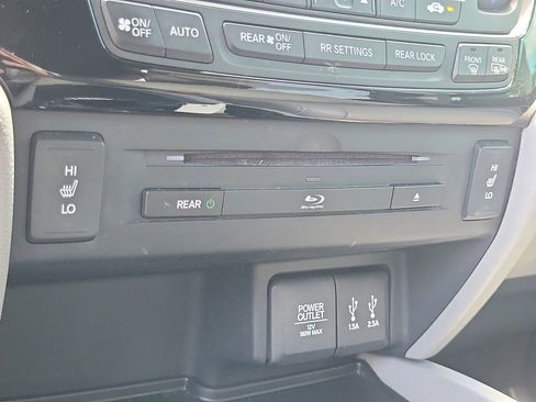 Used 2016 Honda Pilot Touring image 27